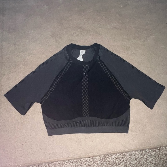 Compression Crop workout top - Picture 2 of 4